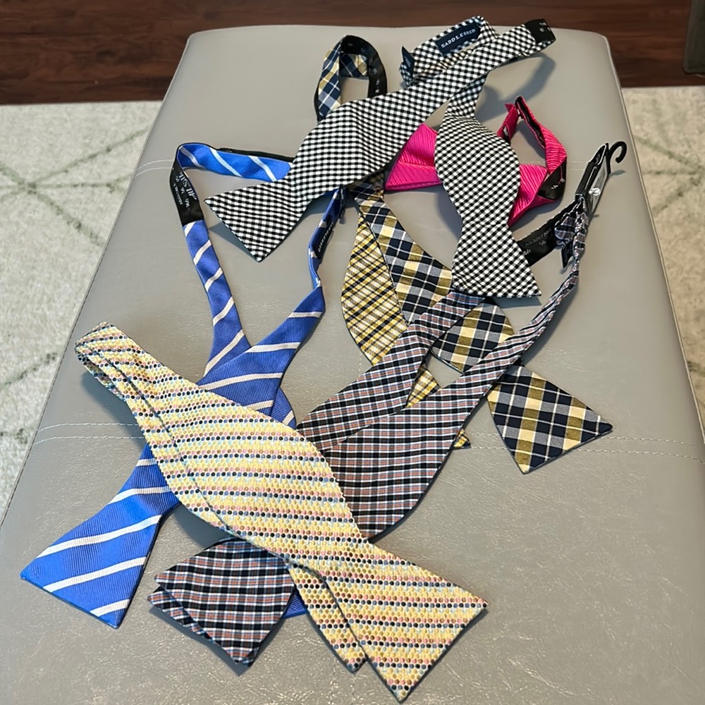 Lot of 7 bow ties.